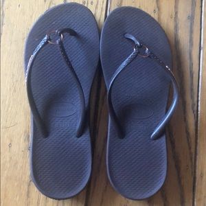Havaianas ring flip flops